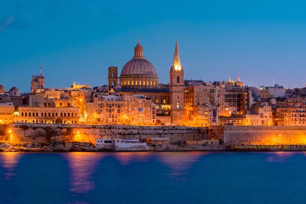 Валетта ночью, Мальта — стоковое фото