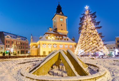 Brasov, Romanya ile eski bir Noel ağacı