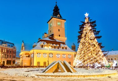 Brasov, Romanya ile eski bir Noel ağacı