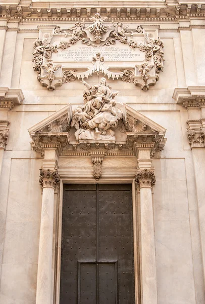 Arkitektonisk detalj av Savonas katedral, Italien — Stockfoto