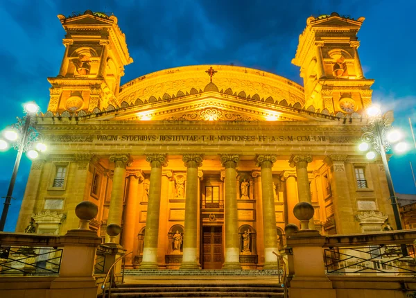 MOSTA DOMKERK nachts - Malta — Stockfoto