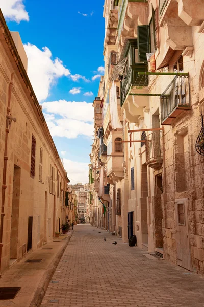 Maltese narrow street in Valetta — Stock Photo, Image