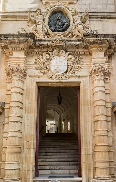 Entrada al Auberge de Castille. La Valeta, Malta . — Foto de Stock