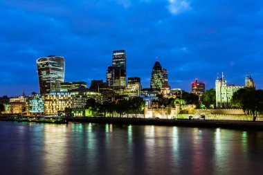 Londra gökdelenler, gece görünümü