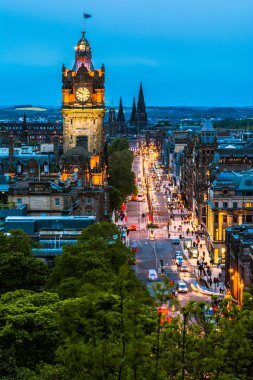 Edinburgh üzerinden gece görünüm