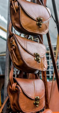 Deri çanta, Tayland'da el yapımı