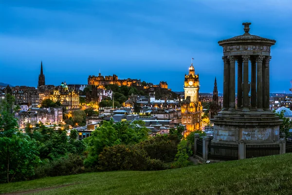 Vista nocturna sobre Edimburgo — Foto de Stock