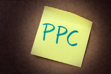 PPC (Pay Per Click) kısaltma sarı yapışkan notu