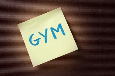 spor salonu metin sarı yapışkan notu
