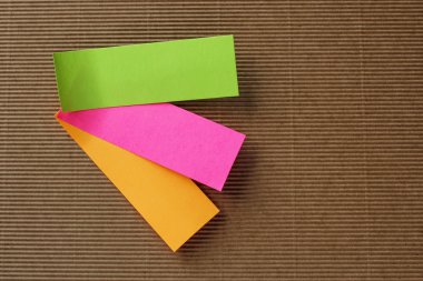 renkli yapışkan notlar