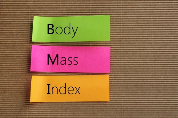 BMI, vücut kitle indeksi metin üzerinde renkli yapışkan notlar — Stok fotoğraf