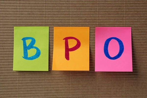 Bpo (Business Process Outsourcing) Akronym auf bunt klebrig nein — Stockfoto