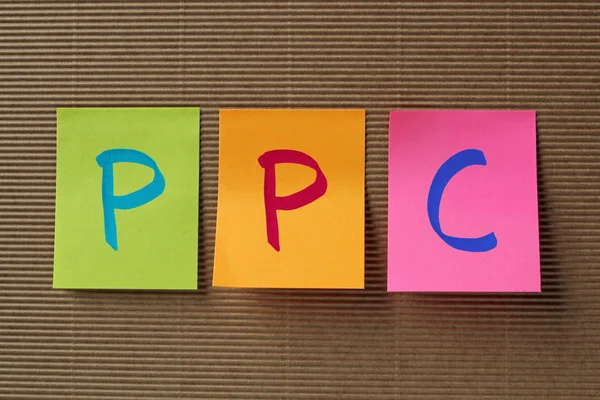 Ppc (pay per click) Akronym auf bunten Haftnotizen — Stockfoto
