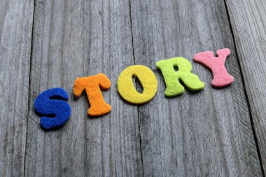 ahşap arka plan üzerinde hikaye metin