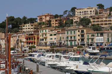 Bağlantı noktası De Nottingham, Mallorca, İspanya, 6 Nisan 2016: Port de Nottingham limanda Yatlar. Bir güzel liman ve Mallorca çok popüler turist resort.