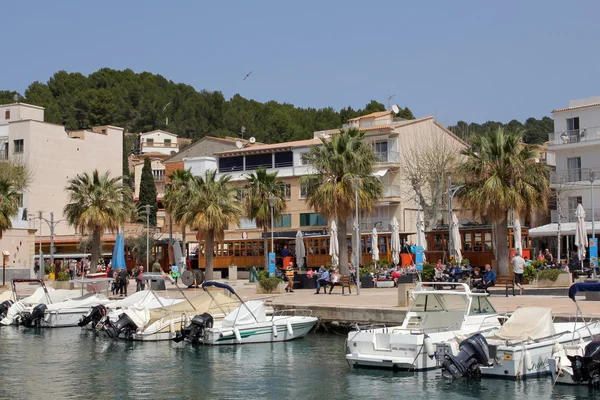 Bağlantı noktası De Nottingham, Mallorca, İspanya, 6 Nisan 2016: tarihi tramvay Port de Nottingham Bulvarı'nda. Bir güzel liman ve Mallorca çok popüler turist resort.