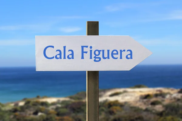Cala Figuera skylt med havet i bakgrunden — Stockfoto