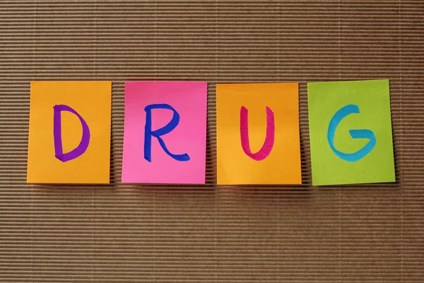 Drogentext auf bunten Haftnotizen — Stockfoto