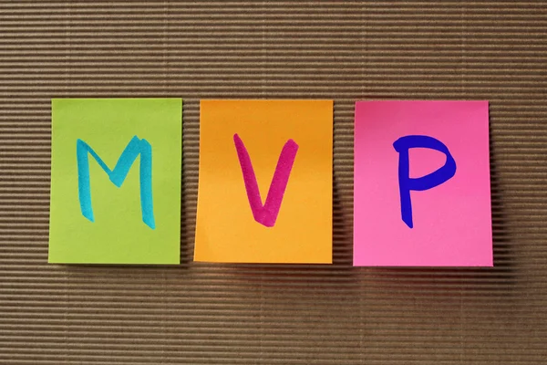 MVP (Mitral Valve Prolapse) acrônimo em notas coloridas pegajosas — Fotografia de Stock