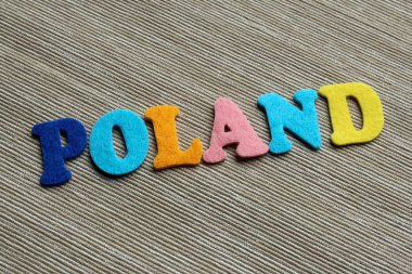 Renkli harfler ile yapılan Polonya kelime hissettim