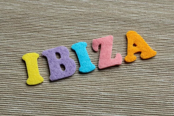 Palavra Ibiza feita com letras coloridas de feltro — Fotografia de Stock