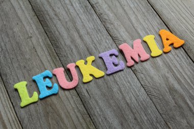 ahşap arka plan lösemi kelime. tıbbi teşhis kavramı