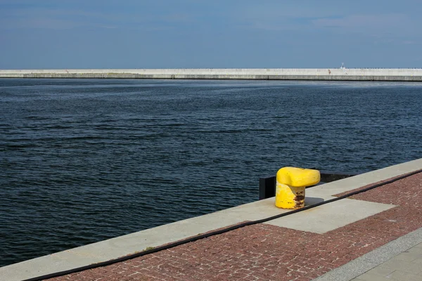 Muelle vacío en el puerto de Gdynia, Polonia — Foto de Stock