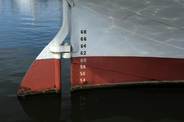 Bow of ship with draft scale numbering — Stock Photo, Image
