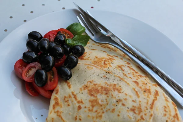 Pancakes with tomatoes, olives and mozzarella cheese — Stock Photo, Image