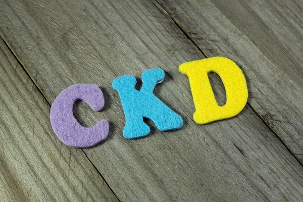 Acronimo CKD (Chronic Kidney Disease) su sfondo di legno — Foto Stock