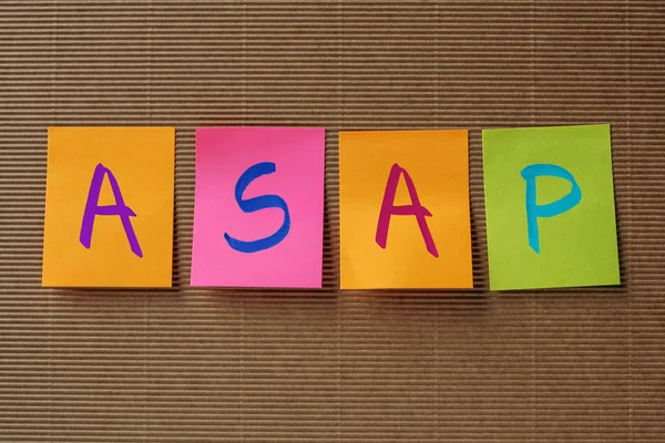 ASAP (assim que possível) acrônimo em notas coloridas pegajosas — Fotografia de Stock