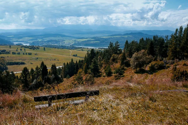 Podzimní Dřevěná Lavička Panoramatický Výhled Pieninské Hory Czorsztynské Jezero Hory — Stock fotografie