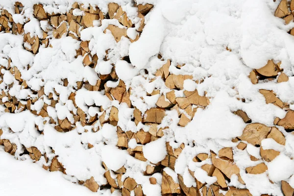 Stapel Houten Stammen Bedekt Met Verse Sneeuw — Stockfoto