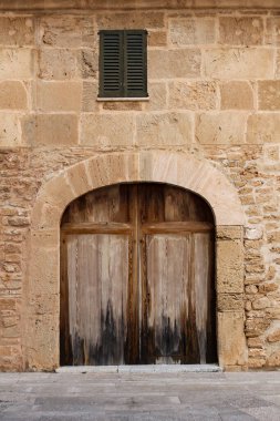 Kırsal Akdeniz evi cephesi