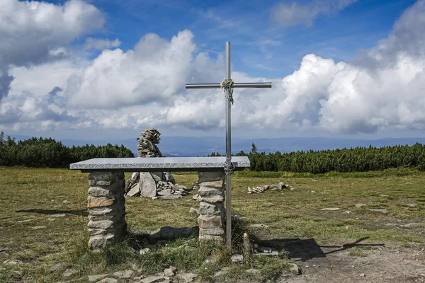 Field Altar Cross Stones Pyramid Summit Pilsko Beskid Zywiecki Poland — Stockfoto