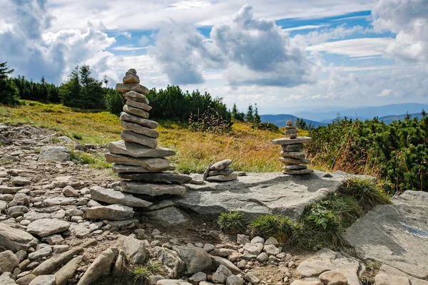 Steinpyramiden Den Bergen Konzept Der Ruhe Zen — Stockfoto