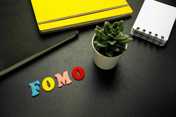 Fomo Miedo Perderse Acrónimo Hecho Con Letras Fieltro Colores Mesa — Foto de Stock