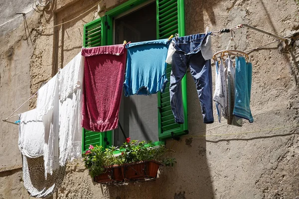 Clothes Drying Sun Window Green Shutters Italian Street — Stock Photo, Image
