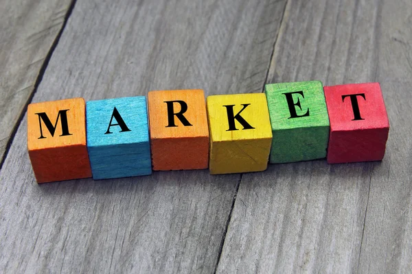 Concepto de palabra de mercado en cubos coloridos de madera — Foto de Stock