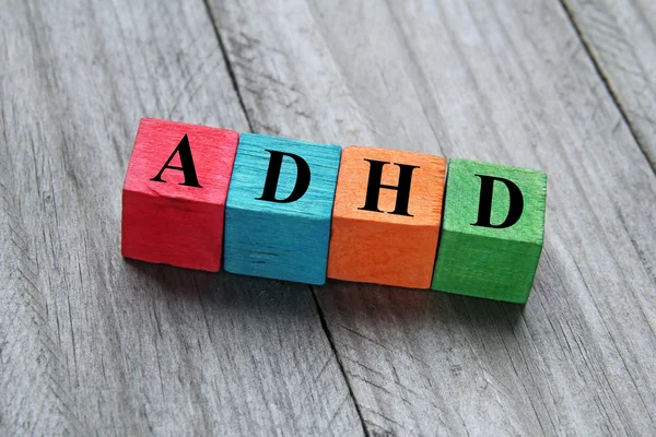 Konsep ADHD pada kubus kayu berwarna-warni — Stok Foto