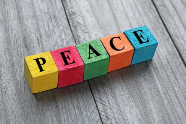 Word barış renkli ahşap küpleri