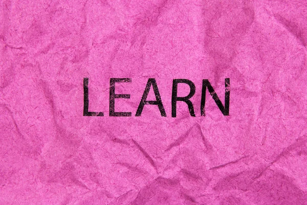 Palabra aprender en papel rosa —  Fotos de Stock