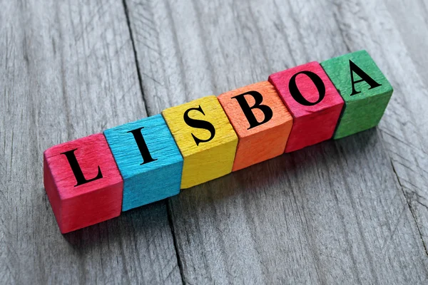 Word Lisboa renkli ahşap küpleri — Stok fotoğraf