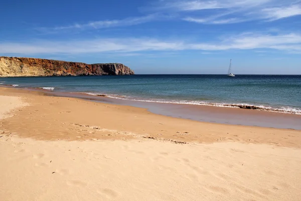 Schöner leerer strand in sagres, portugal — Stockfoto