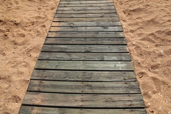 Sentiero in legno nella sabbia — Foto Stock