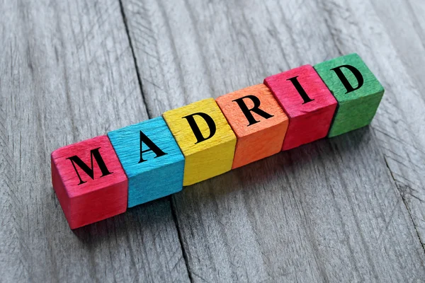 Word Madrid renkli ahşap küpleri
