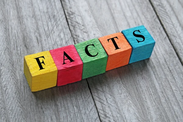 Word facts on colorful wooden cubes — Stock Photo, Image