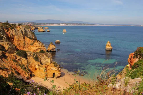 Costa del acantilado en Lagos, Algarve, Portugal —  Fotos de Stock