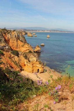 Cliff kıyı şeridi Lagos, Algarve, Portekiz