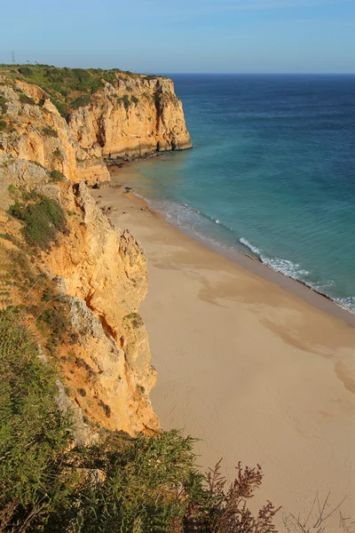 Hermosa playa vacía en Lagos, Algarve, Portugal —  Fotos de Stock